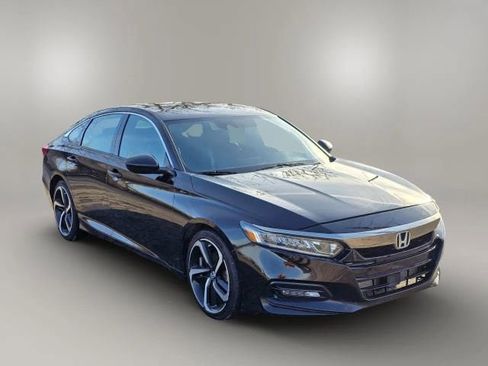 Used 2018 Honda Accord Sport image 3