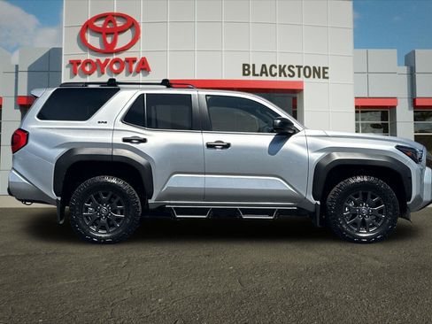 Used 2026 Toyota 4Runner SR5 AWD/4WD image 2