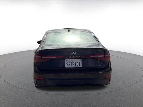 Used 2025 Volkswagen Jetta SE image 12