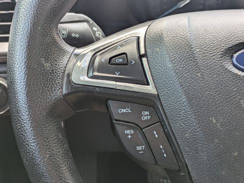 Used 2020 Ford Fusion SE FWD image 19