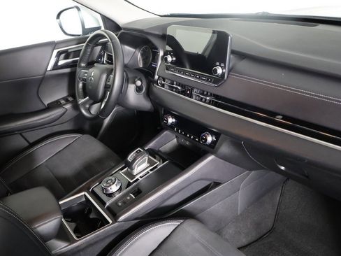 Used 2024 Mitsubishi Outlander SE Black Edition image 30