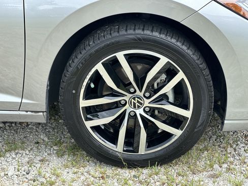 Used 2025 Volkswagen Jetta SE FWD image 12