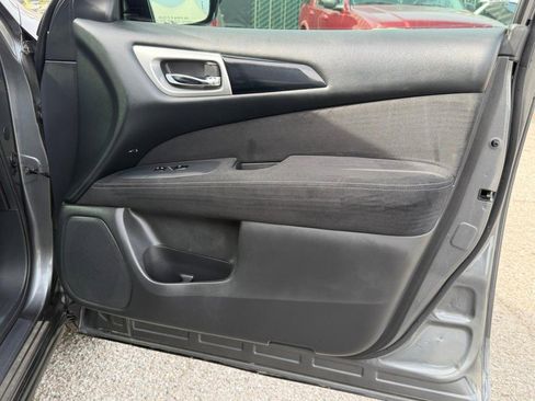 Used 2015 Nissan Pathfinder SV image 19