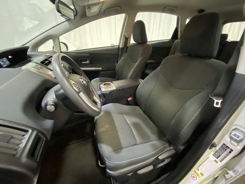 Certified 2017 Toyota Prius V Three image 10