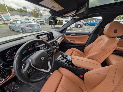 Used 2022 BMW 530i xDrive w/ Premium Package image 15
