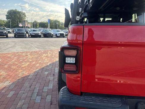 Used 2020 Jeep Gladiator Rubicon AWD/4WD image 10