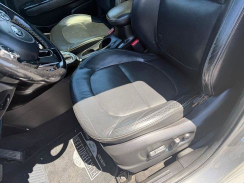 Used 2014 Kia Soul + w/ Primo Package FWD image 15
