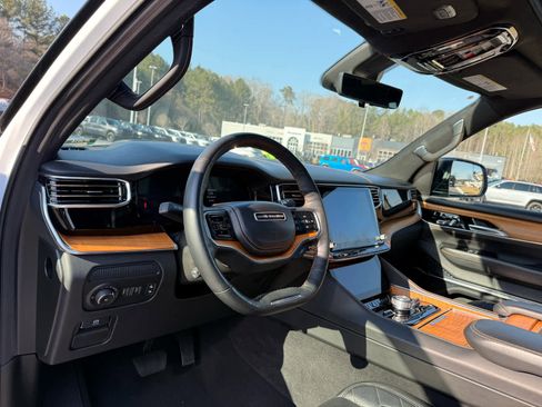 Used 2024 Jeep Grand Wagoneer L Series III image 15