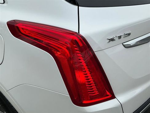 Used 2017 Cadillac XT5 Luxury w/ Driver Awareness Package image 16