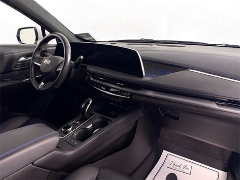Used 2024 Cadillac XT4 Sport image 27