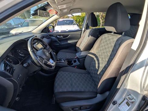 Certified 2021 Nissan Rogue Sport SV FWD image 10
