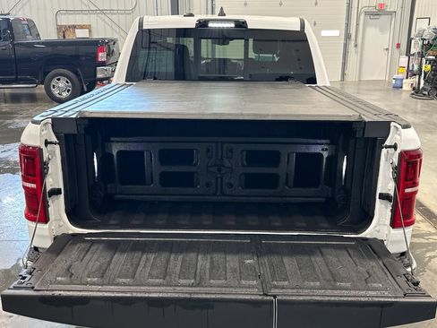 Used 2025 RAM 1500 Limited AWD/4WD image 32