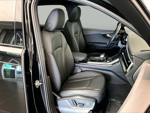 Certified 2025 Audi Q7 2.0T Premium w/ Convenience Plus Package AWD/4WD image 9