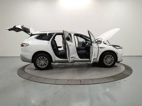 Used 2023 Buick Enclave Essence AWD/4WD image 17