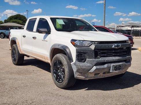 Used 2025 Chevrolet Colorado Trail Boss AWD/4WD image 3