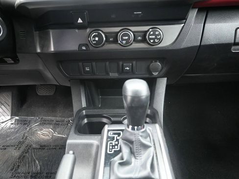 Used 2022 Toyota Tacoma 2WD Access Cab image 12