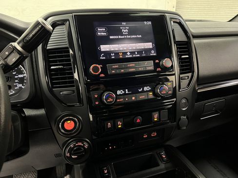 Used 2024 Nissan Titan SV image 19