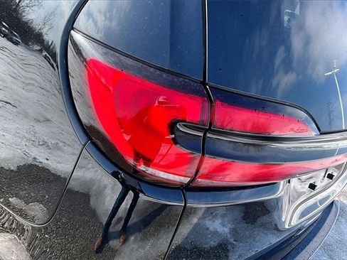 Used 2024 Chrysler Pacifica Touring-L image 30