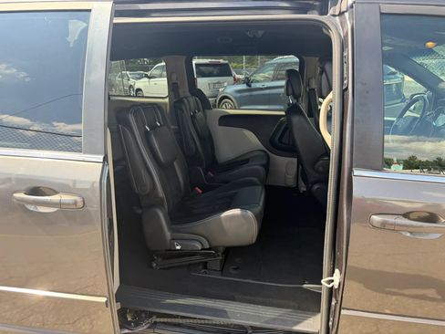 Used 2017 Dodge Grand Caravan SXT FWD image 28
