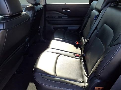 Used 2025 Nissan Pathfinder SL w/ Cargo Package AWD/4WD image 14