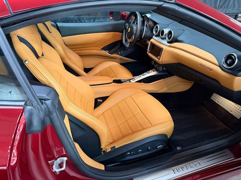 Used 2017 Ferrari California T image 20