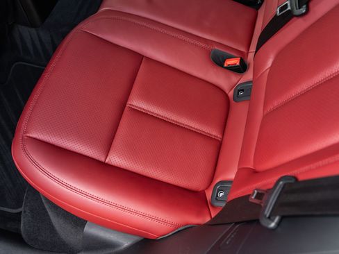 Certified 2023 Porsche Macan image 37