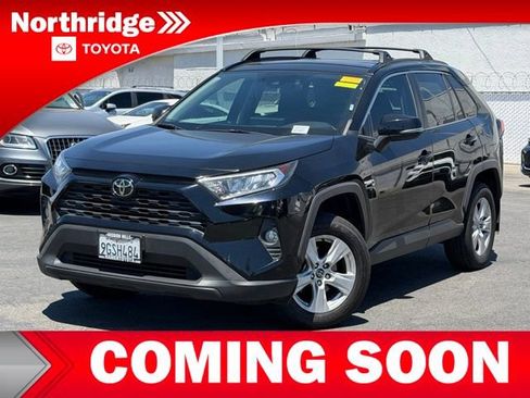 Used 2020 Toyota RAV4 XLE w/ Convenience Package FWD image 1