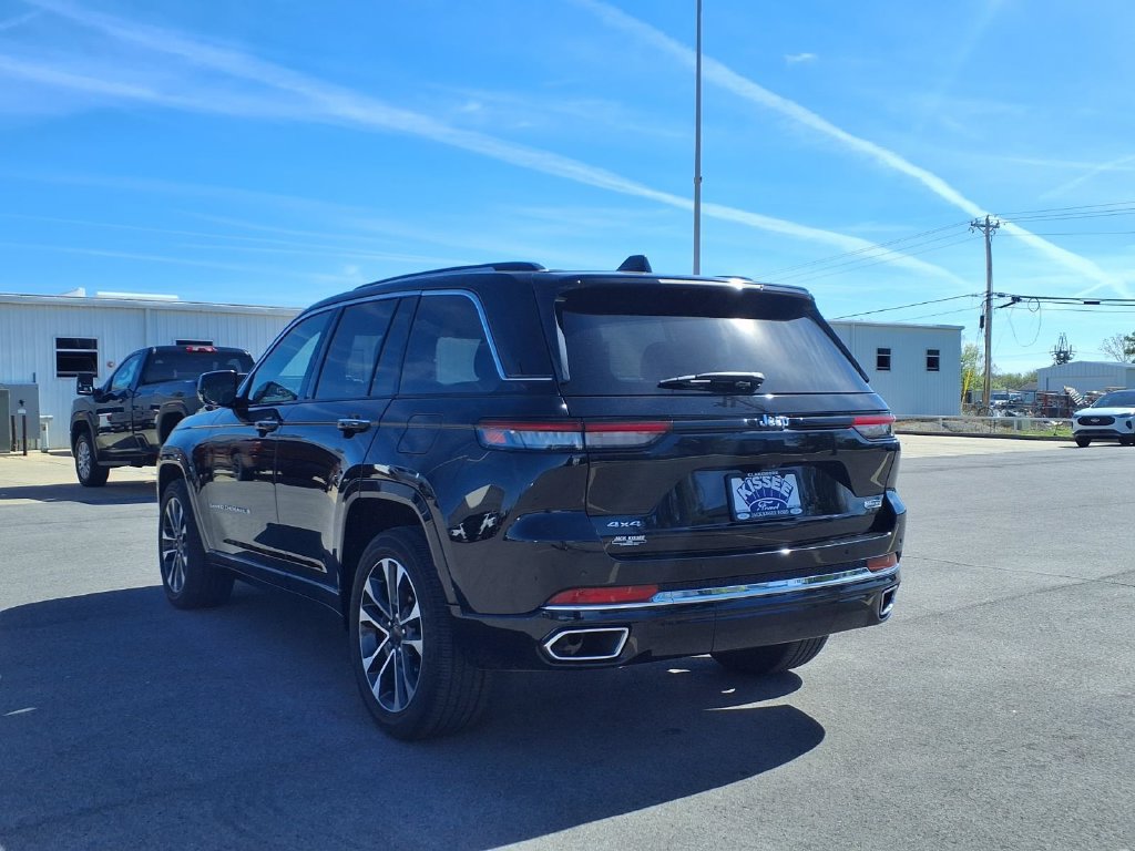 Used 2022 Jeep Grand Cherokee Overland AWD/4WD image 2
