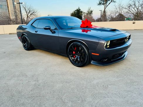 Used 2016 Dodge Challenger SRT w/ Technology Group image 8
