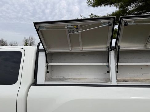 Used 2019 Nissan Titan SV w/ SV Convenience Package AWD/4WD image 16