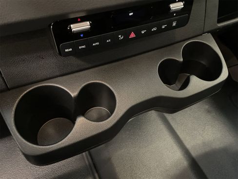 Used 2024 Mercedes-Benz Sprinter 2500 image 7