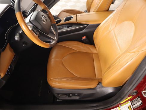 Used 2019 Toyota Avalon Limited image 12