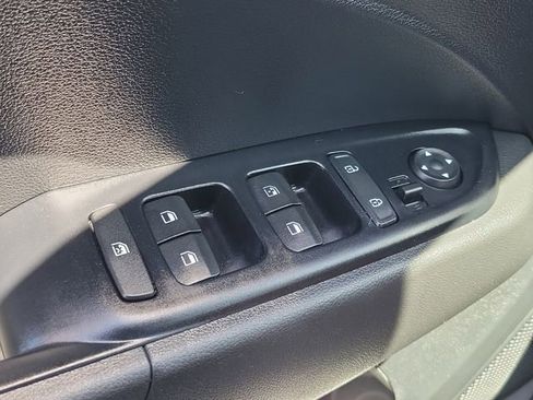 Used 2023 Hyundai Venue SEL FWD image 17