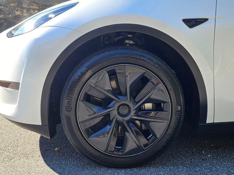 Used 2025 Tesla Model Y Long Range AWD/4WD image 18