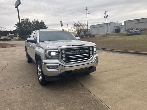 Used 2018 GMC Sierra 1500 SLT image 3
