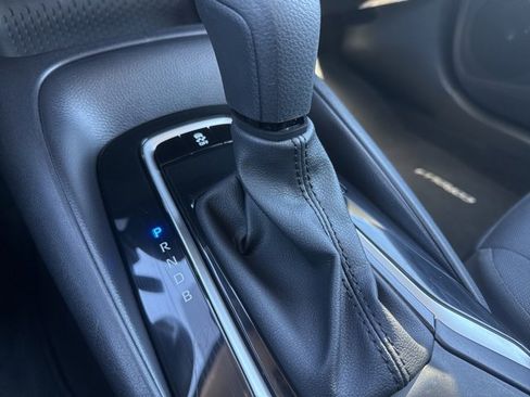 Used 2025 Toyota Corolla LE image 29