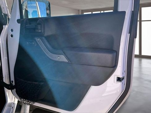 Used 2018 Jeep Wrangler Unlimited Sport S image 19