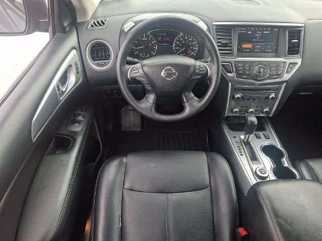 Used 2019 Nissan Pathfinder SL AWD/4WD image 2