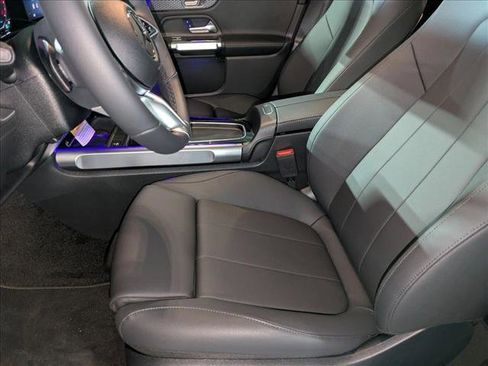 New 2026 Mercedes-Benz GLB 250 image 4