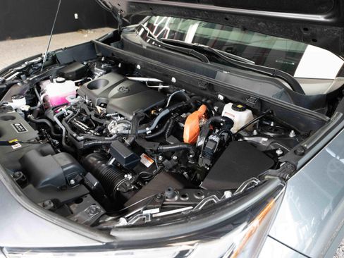 Used 2025 Toyota RAV4 LE AWD/4WD image 33