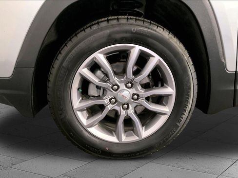 Used 2024 GMC Terrain SLT AWD/4WD image 9