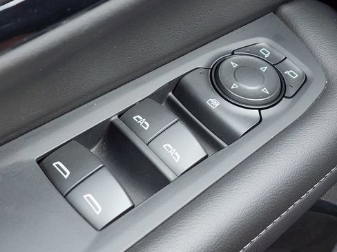 Used 2025 Chevrolet Tahoe Z71 AWD/4WD image 32