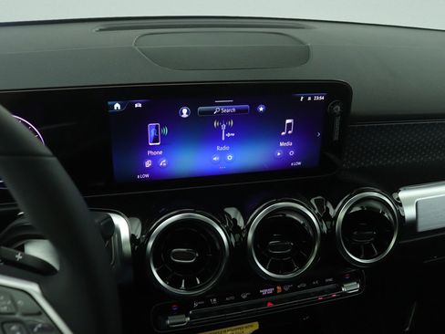 New 2026 Mercedes-Benz GLB 250 image 5