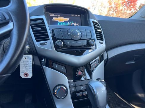 Used 2014 Chevrolet Cruze LT image 19