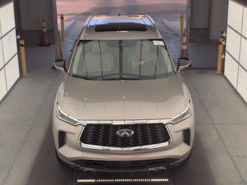 Used 2025 INFINITI QX60 Luxe w/ Lighting Package (N94) FWD image 2