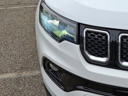 Certified 2023 Jeep Compass Limited AWD/4WD image 10