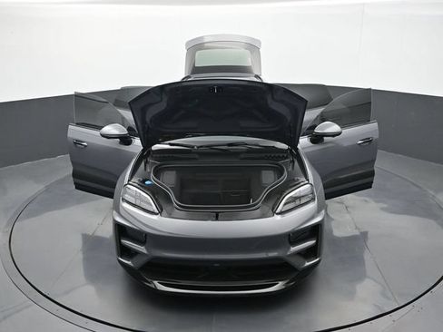 Certified 2025 Porsche Macan Turbo Electric AWD/4WD image 32