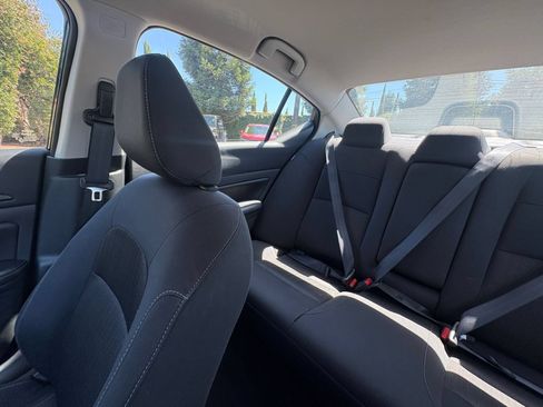Used 2025 Nissan Altima 2.5 SV FWD image 39
