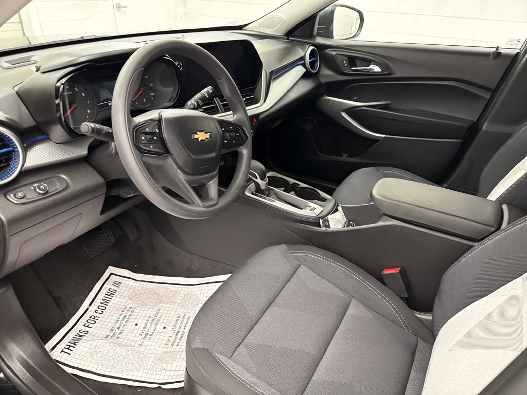 Used 2025 Chevrolet Trax LS FWD image 9