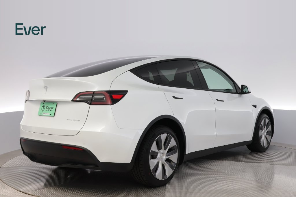 Used 2022 Tesla Model Y Long Range AWD/4WD image 3